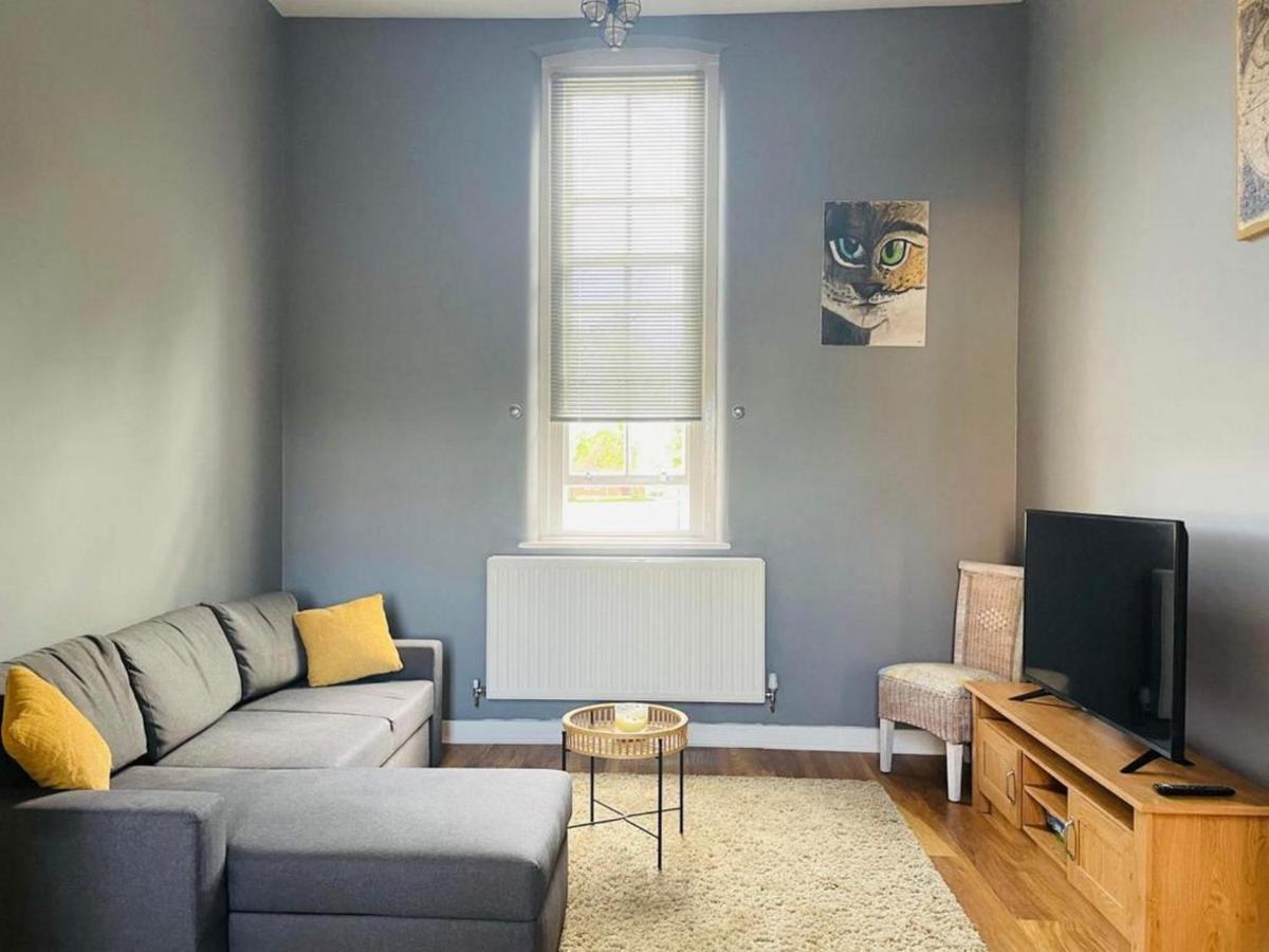 2 Bed Self Contained Apartment Wrexham Dış mekan fotoğraf