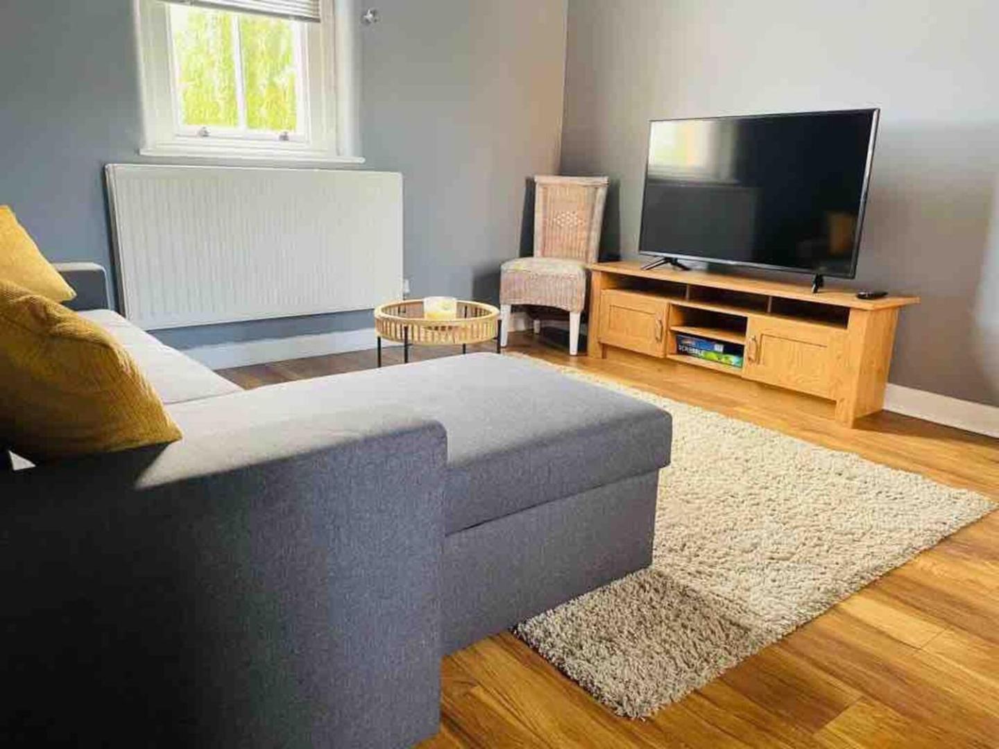 2 Bed Self Contained Apartment Wrexham Dış mekan fotoğraf