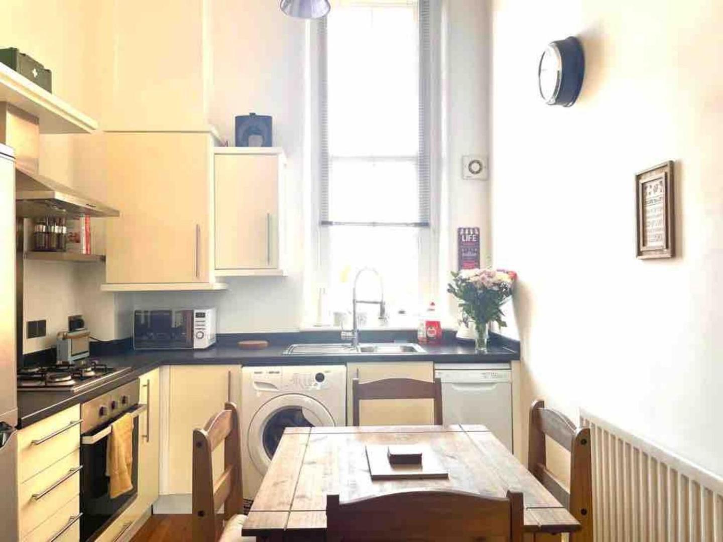 2 Bed Self Contained Apartment Wrexham Dış mekan fotoğraf