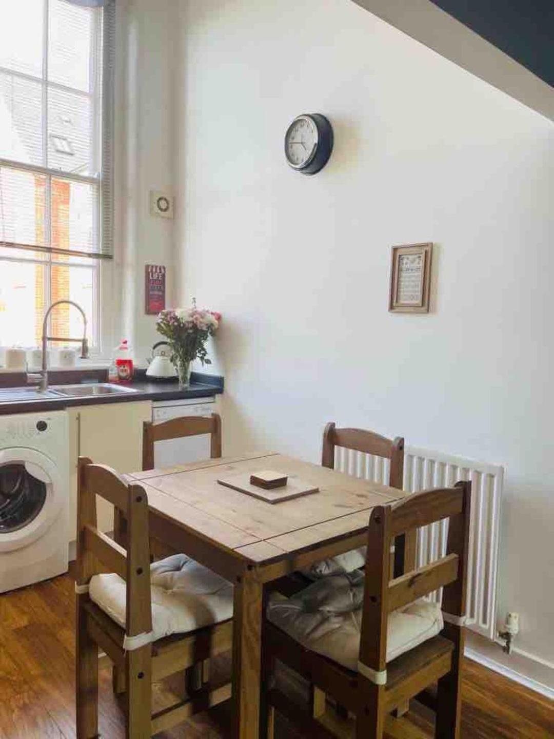 2 Bed Self Contained Apartment Wrexham Dış mekan fotoğraf