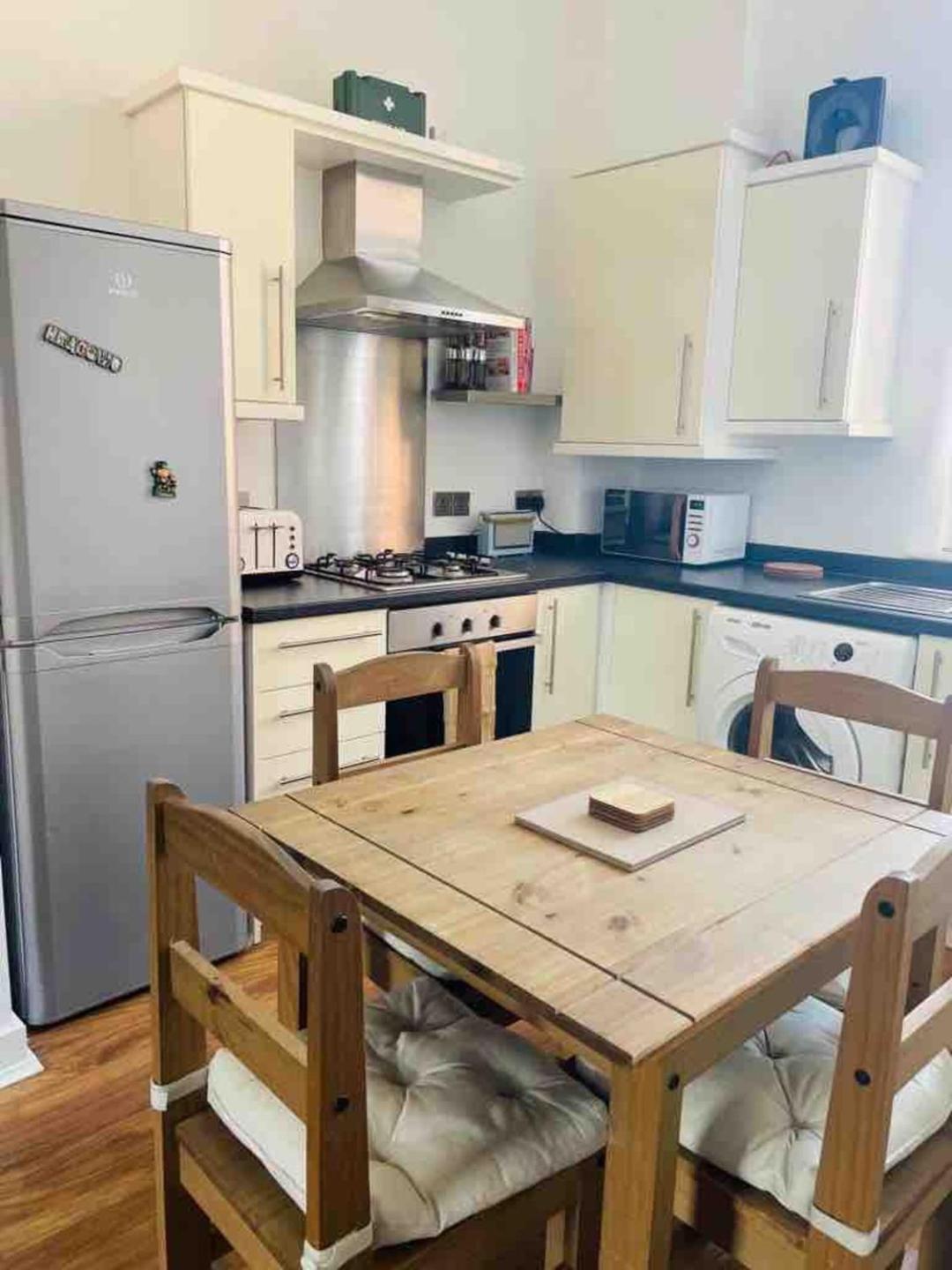 2 Bed Self Contained Apartment Wrexham Dış mekan fotoğraf