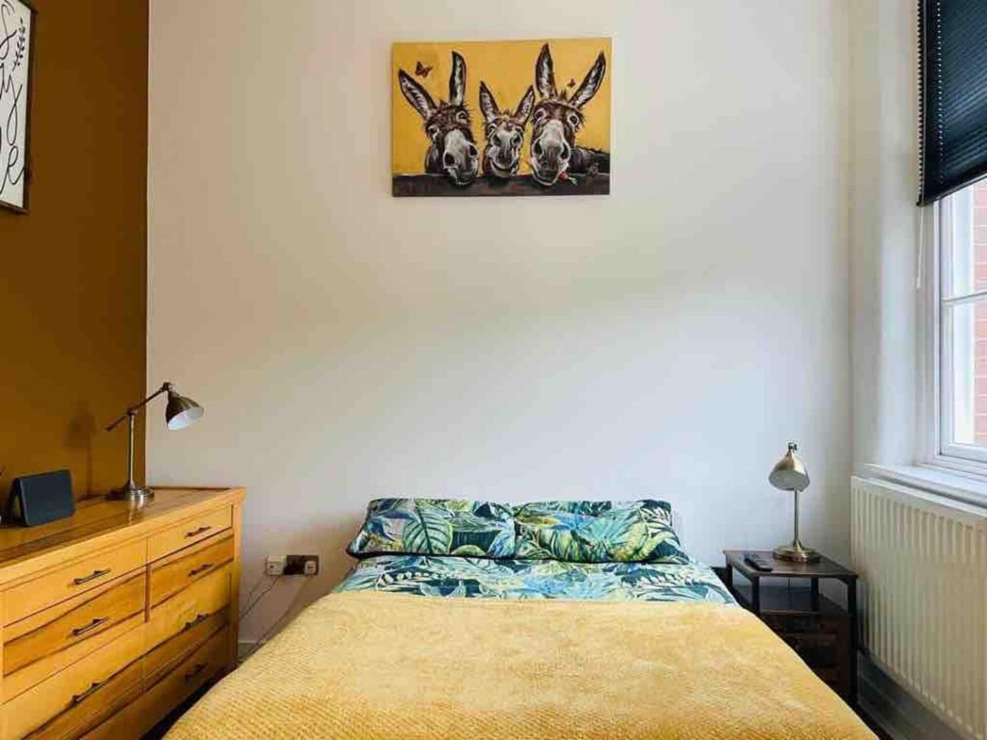 2 Bed Self Contained Apartment Wrexham Dış mekan fotoğraf